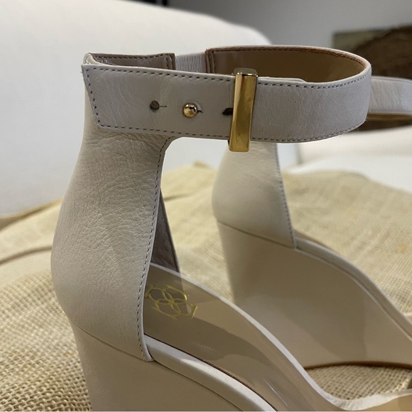 Off white wedge Ann Taylor sandal. - Picture 3 of 7
